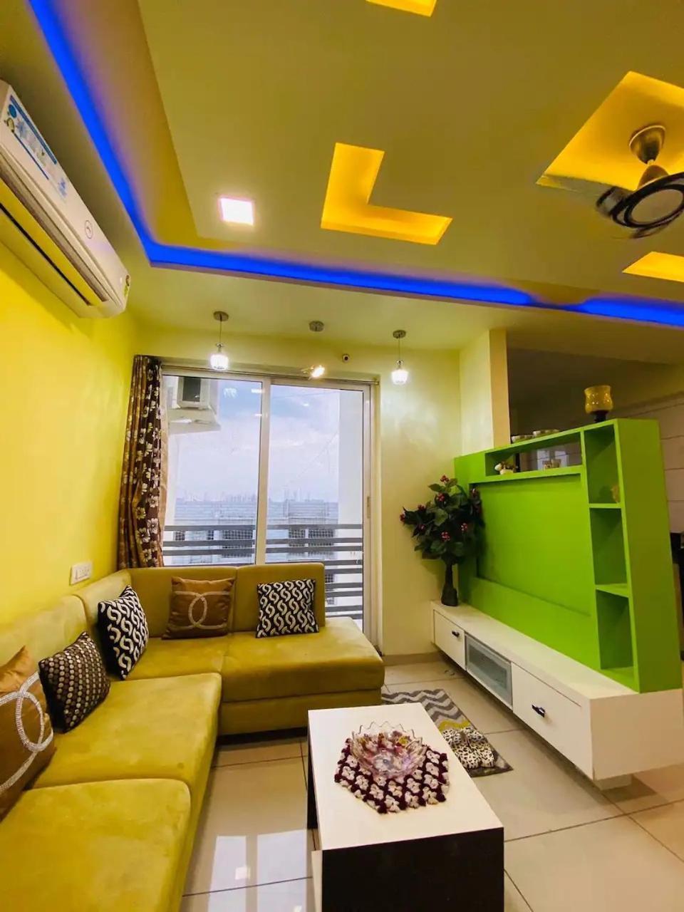 7 Seasons Palm Suite With Sky Orbit, Balcony, Swimming Pool, Wifi, Playground Rajkot Exterior photo