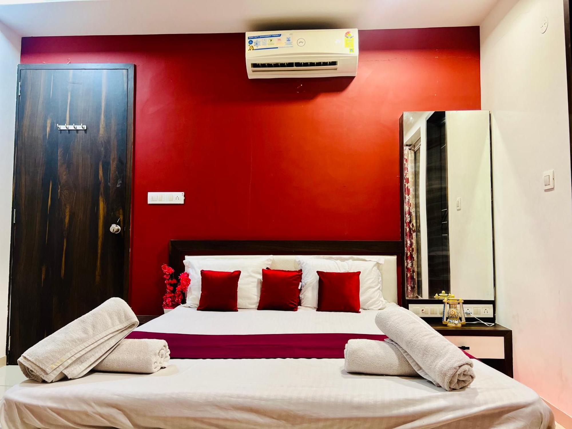 7 Seasons Palm Suite With Sky Orbit, Balcony, Swimming Pool, Wifi, Playground Rajkot Exterior photo